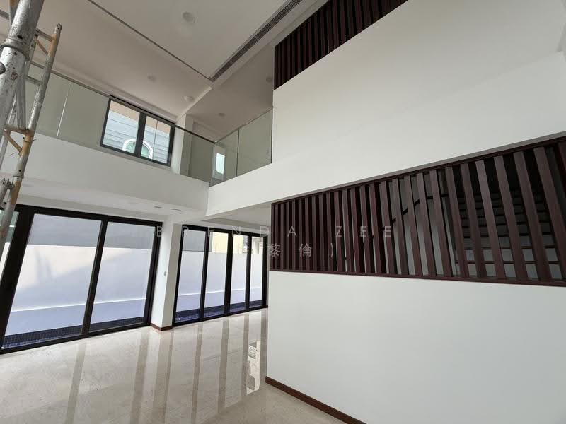 Nanyang Pri & RGPS within 1km ✧ New Semi-D with Pool ✧ Walk to MRT, Bukit Timah, Coronation Road, King's Road, Tanglin / Holland / Bukit Timah, 4 Bedrooms, 7,000 sqft, Semi-Detached House For Sale, by Brenda Zee (徐黎倫), 500013576 - PropertyGuru.com.sg