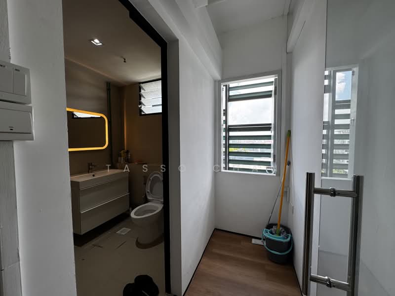Oxley BizHub, 61 Ubi Road 1, 850 sqft, Office For Rent, by Tasso Chan, 500013662 - Bathroom - CommercialGuru.com.sg