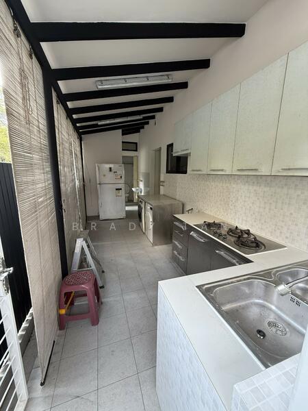 154 HILLCREST ROAD, HILLCREST ROAD, Newton / Novena, 4 Bedrooms, 3,500 sqft, Corner Terrace For Rent, by Brady Tan, 500014076 - Kitchen - PropertyGuru.com.sg