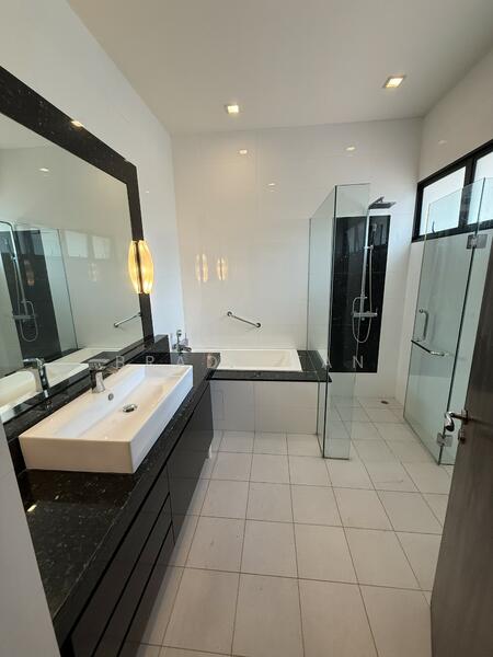 154 HILLCREST ROAD, HILLCREST ROAD, Newton / Novena, 4 Bedrooms, 3,500 sqft, Corner Terrace For Rent, by Brady Tan, 500014076 - Bathroom - PropertyGuru.com.sg