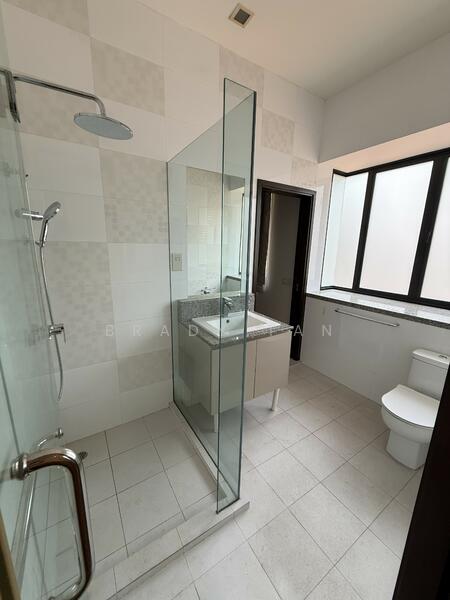154 HILLCREST ROAD, HILLCREST ROAD, Newton / Novena, 4 Bedrooms, 3,500 sqft, Corner Terrace For Rent, by Brady Tan, 500014076 - Bathroom - PropertyGuru.com.sg