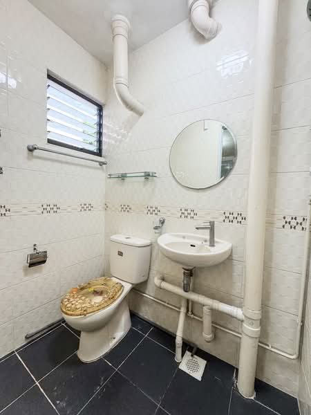 509 Ang Mo Kio Avenue 8, 509 Ang Mo Kio Avenue 8, 2 Bedrooms, 721 sqft, HDB Flat For Sale, by Benjamin Lim, 500014153 - Bathroom - PropertyGuru.com.sg
