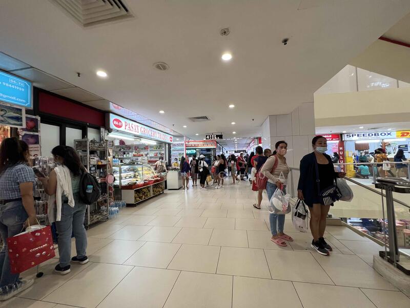 Lucky Plaza, 304 Orchard Road, 199 sqft, Mall Shop For Rent, by Alvin Chua, 500014364 - Corridor - CommercialGuru.com.sg