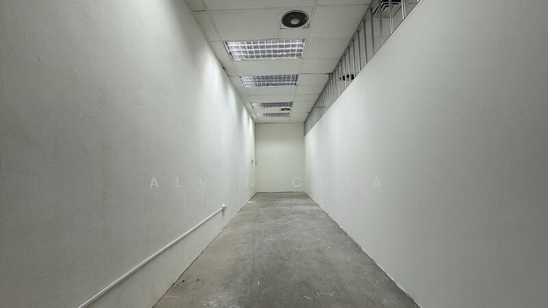 Lucky Plaza, 304 Orchard Road, 199 sqft, Mall Shop For Rent, by Alvin Chua, 500014364 - Corridor - CommercialGuru.com.sg