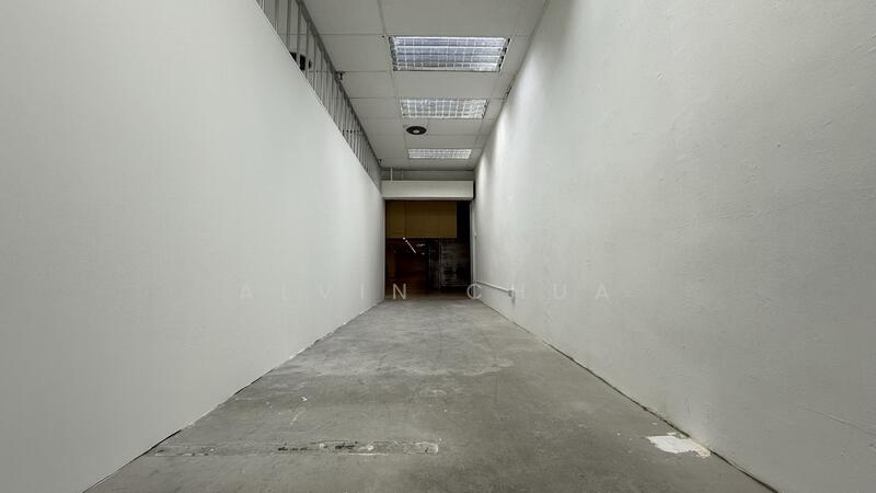 Lucky Plaza, 304 Orchard Road, 199 sqft, Mall Shop For Rent, by Alvin Chua, 500014364 - Corridor - CommercialGuru.com.sg