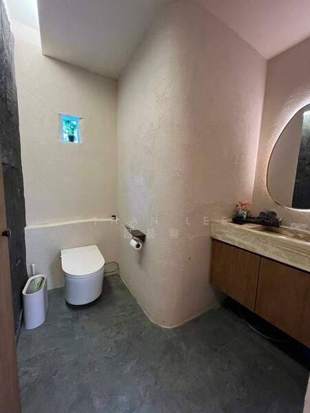 Reddot Traffic Building, 28 Maxwell Road, 350 sqft, Other Retail For Rent, by Ethan Lee 吕易與, 500014561 - Bathroom - CommercialGuru.com.sg