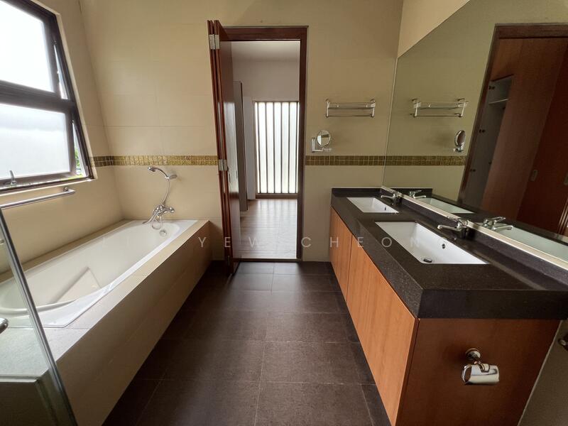 2nd Level - Master Bedroom En-suite