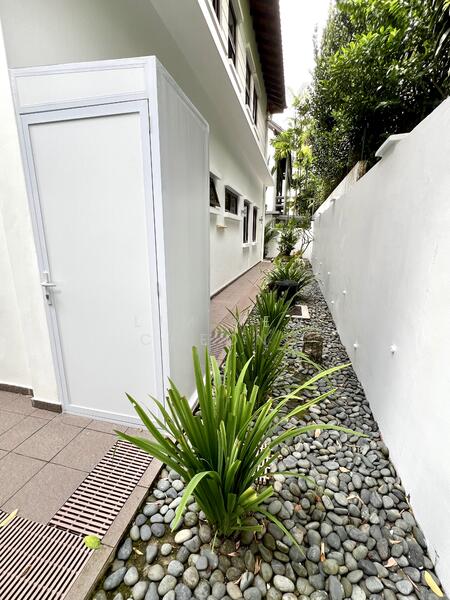 1st Level - Side Landscape