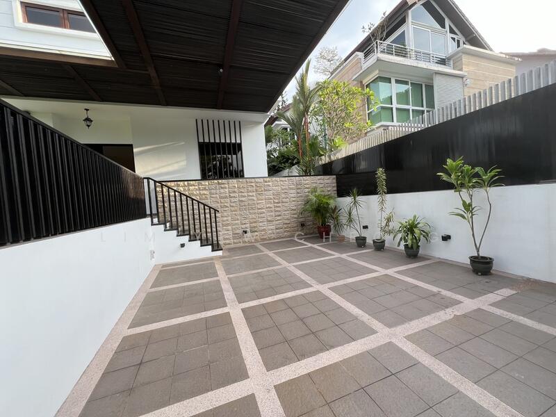 Ground Level - Car Porch