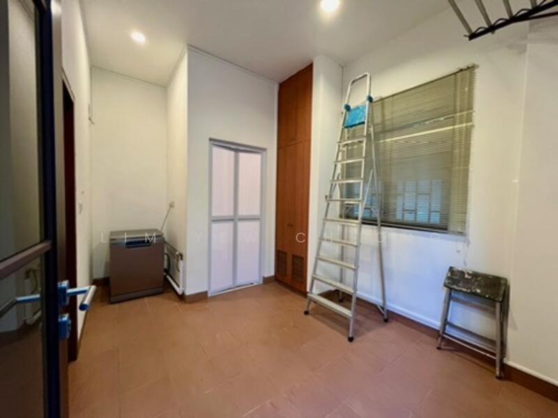 1st Level - Maid's Room