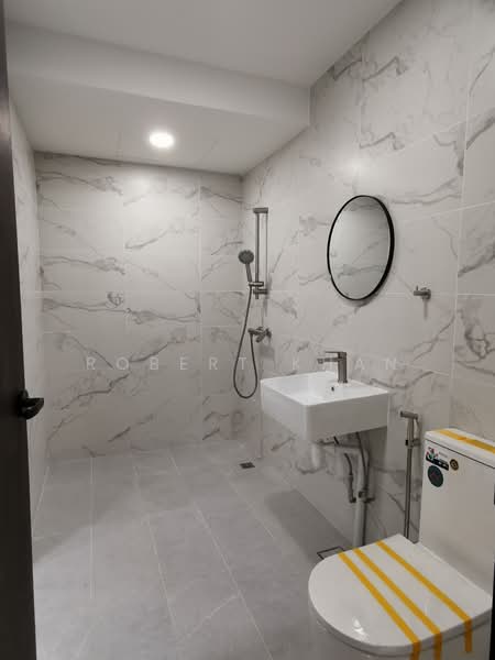Landed Terrace near Redhill & Orchard Boulevard, Jervois Road, 5 Bedrooms, 2,371 sqft, Terraced House For Rent, by Robert Khan, 500014613 - Bathroom - PropertyGuru.com.sg