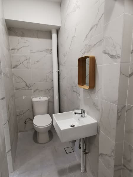 Landed Terrace near Redhill & Orchard Boulevard, Jervois Road, 5 Bedrooms, 2,371 sqft, Terraced House For Rent, by Robert Khan, 500014613 - Bathroom - PropertyGuru.com.sg