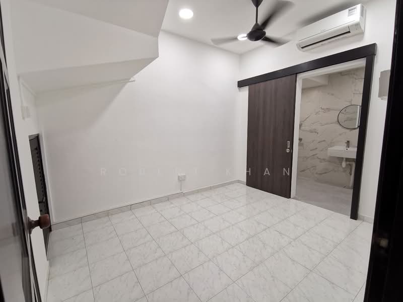 Landed Terrace near Redhill & Orchard Boulevard, Jervois Road, 5 Bedrooms, 2,371 sqft, Terraced House For Rent, by Robert Khan, 500014613 - Interior - PropertyGuru.com.sg