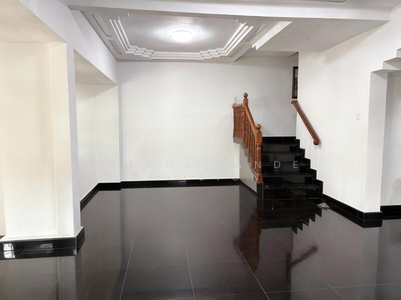 Binjai Park, Dunearn, Hua Guan, Binjai Park area, 5 Bedrooms, 2,624 sqft, Semi-Detached House For Sale, by MARIDA JACOBS, 500014635 - Entrance - PropertyGuru.com.sg