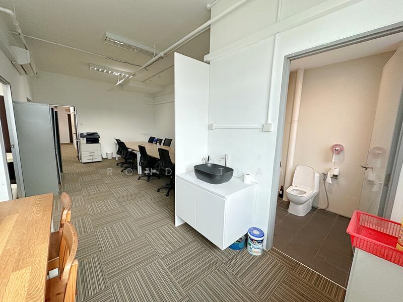 Vertex, 33 Ubi Avenue 3, 1,561 sqft, Light Industrial (B1) For Sale, by Ronda Tham, 500014711 - Bathroom - CommercialGuru.com.sg