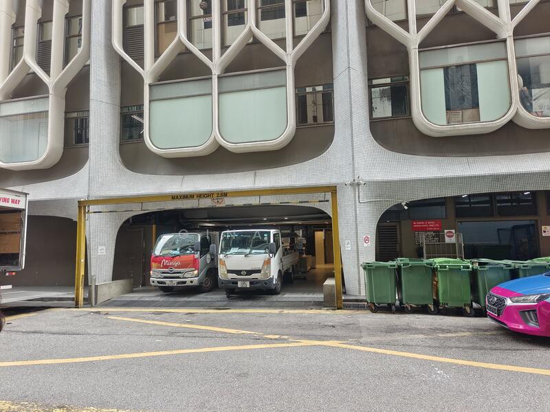 Peninsula Plaza, 111 North Bridge Road, 517 sqft, Office For Sale, by Gina Lim, 500014862 - Loading Bay - CommercialGuru.com.sg