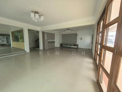 For Sale - Big Cheap Seaview Penthouse | Bedok Court | East Coast Duplex | Near Temasek Primary School