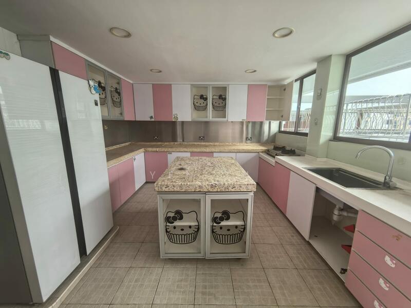 Big Cheap Seaview Penthouse | Bedok Court | East Coast Duplex | Near Temasek Primary School Condominium For Sale at S$ 5,900,000 | PropertyGuru Singapore - Kitchen