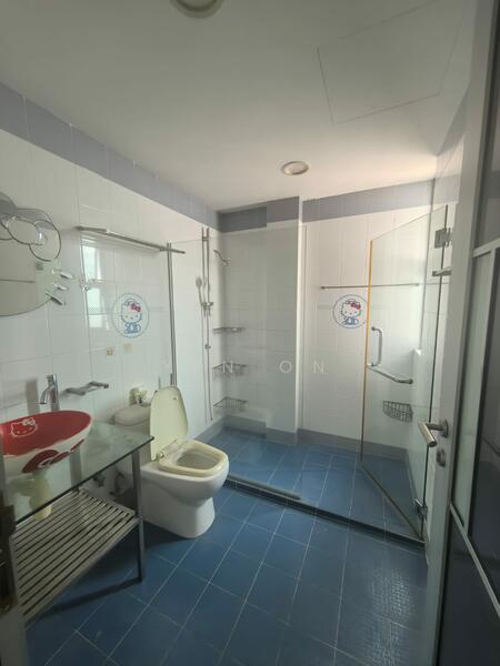 Big Cheap Seaview Penthouse | Bedok Court | East Coast Duplex | Near Temasek Primary School Condominium For Sale at S$ 5,900,000 | PropertyGuru Singapore - Bathroom