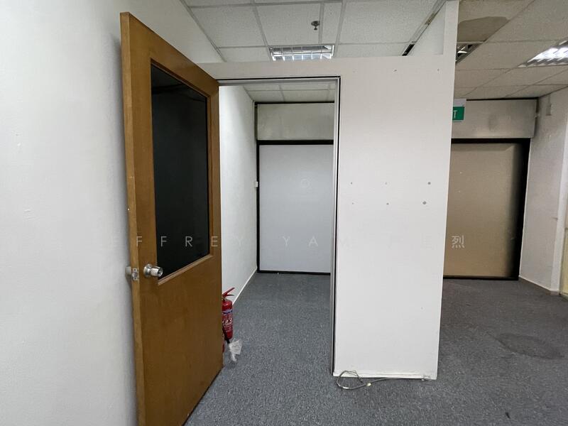 Sultan Plaza, 100 Jalan Sultan, 635 sqft, Mall Shop For Sale, by Jeffrey Yam 严居烈, 500014988 - Corridor - CommercialGuru.com.sg