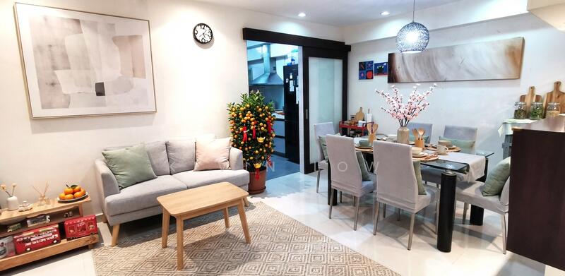 691A Choa Chu Kang Crescent HDB Flat For Sale at S$ 544,800 | PropertyGuru Singapore - Living Room