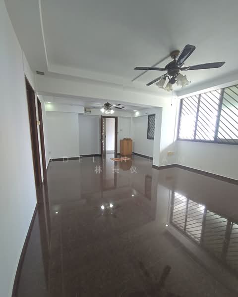 218 Choa Chu Kang Central HDB Flat For Sale at S$ 550,000 | PropertyGuru Singapore - Living Room
