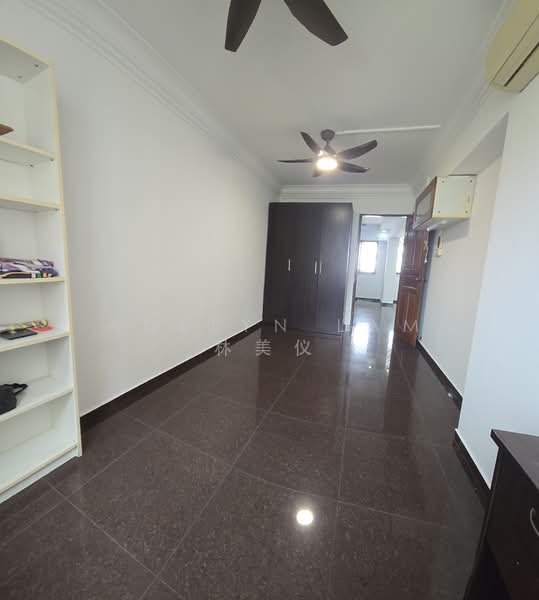 218 Choa Chu Kang Central HDB Flat For Sale at S$ 550,000 | PropertyGuru Singapore - Bedroom