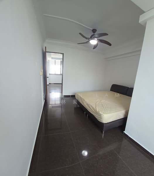 218 Choa Chu Kang Central HDB Flat For Sale at S$ 550,000 | PropertyGuru Singapore - Bedroom