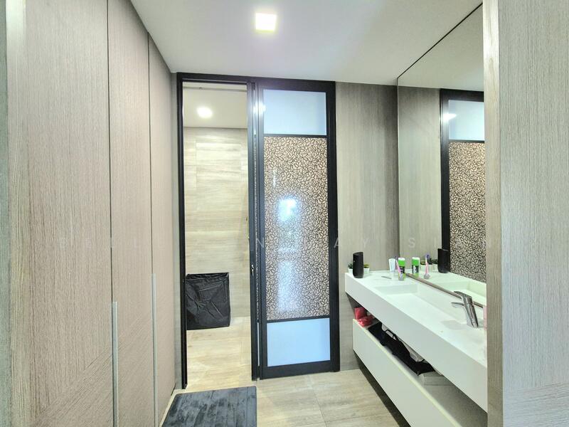 Wardrobe & vanity area