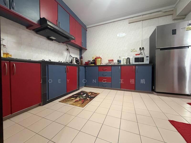 For Sale - 779 Woodlands Crescent