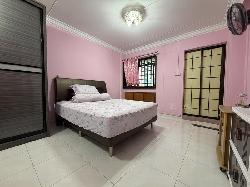 For Sale - 779 Woodlands Crescent