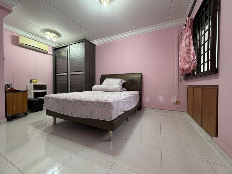 For Sale - 779 Woodlands Crescent