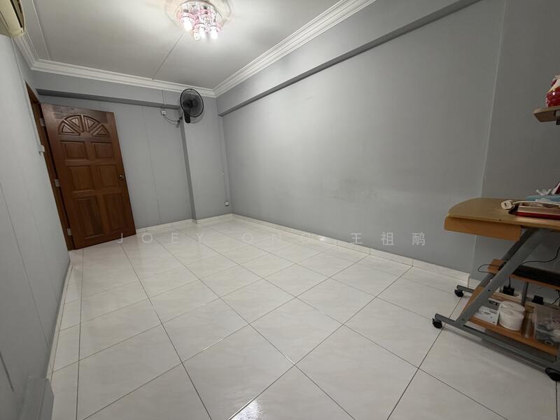 For Sale - 779 Woodlands Crescent