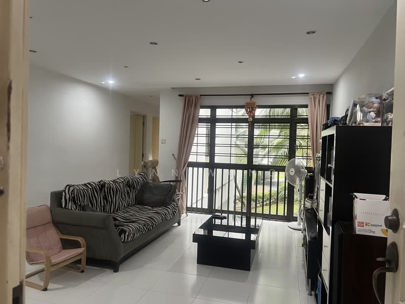 324D Sengkang East Way HDB Flat For Sale at S$ 625,000 | PropertyGuru Singapore - Living Room