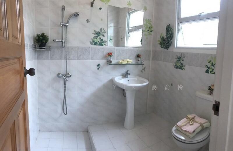 Sunset Drive, Sunset Drive, 5 Bedrooms, 5,000 sqft, Bungalow House For Rent, by Vickki Yik 易俞伶, 500016120 - Bathroom - PropertyGuru.com.sg