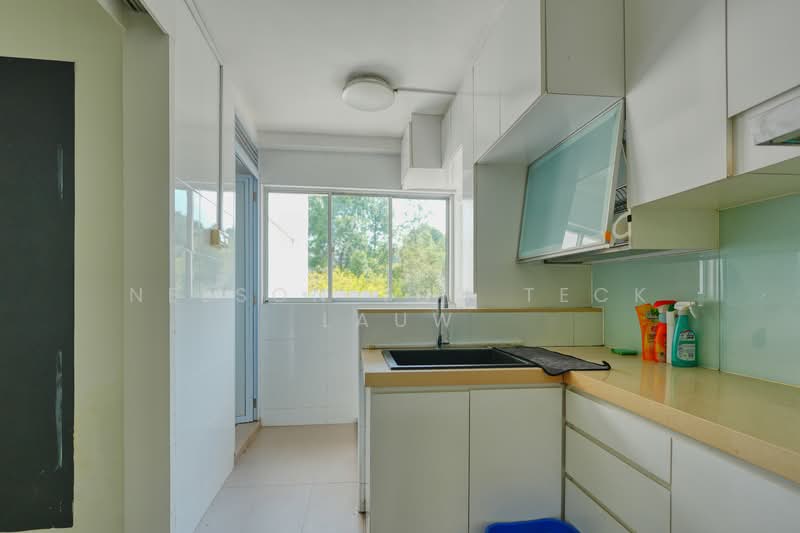 277 Yishun Street 22 HDB Flat For Sale at S$ 990,000 | PropertyGuru Singapore - Kitchen