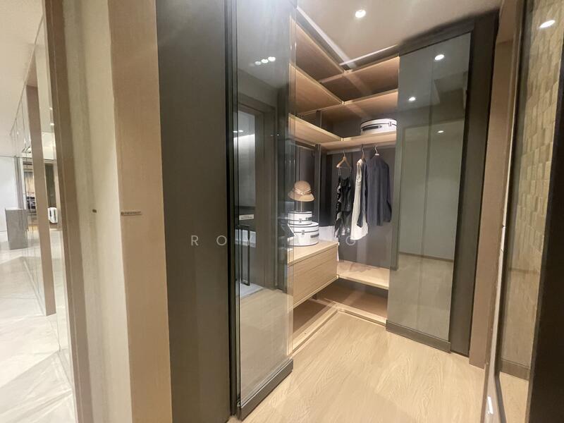 Walk in wardrobe