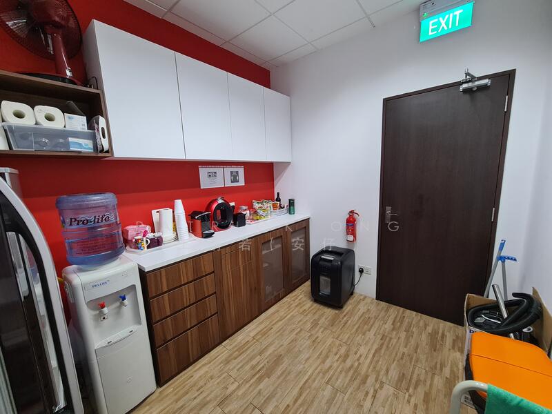 One Raffles Place, 1 Raffles Place, 1,798 sqft, Office For Rent, by Patrick Ong 王鹏若(安仔), 500016517 - Dry Pantry - CommercialGuru.com.sg