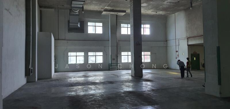 Warehouse, Boon Lay, High Ceiling , near MRT, Loading Bays