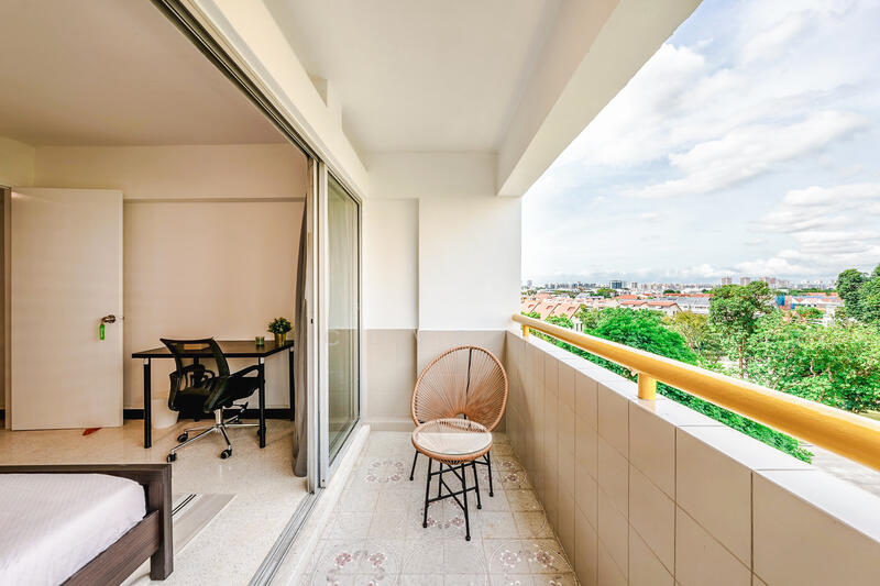 Orange room - private balcony