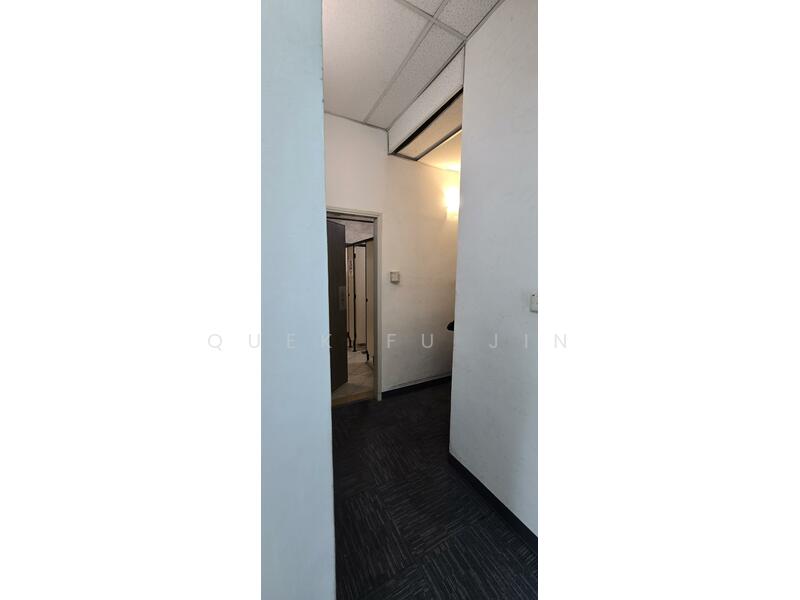 Big Floor, Big Savings – Move In Today in a Prime Serangoon Hub, , 9,784 sqft, Light Industrial (B1) For Rent, by Quek Fu Jin, 500016947 - Corridor - CommercialGuru.com.sg
