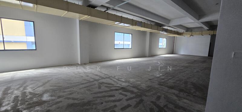 Big Floor, Big Savings – Move In Today in a Prime Serangoon Hub, , 9,784 sqft, Light Industrial (B1) For Rent, by Quek Fu Jin, 500016947 - Interior - CommercialGuru.com.sg