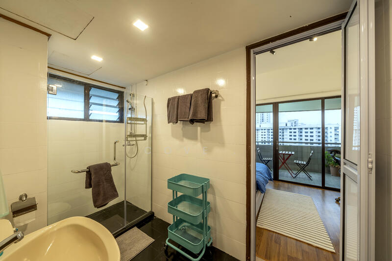 Green room - private bathroom