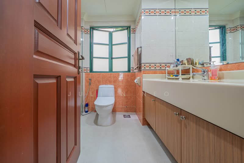 Hillview Heights Condominium For Sale at S$ 2,788,888 | PropertyGuru Singapore - Bathroom