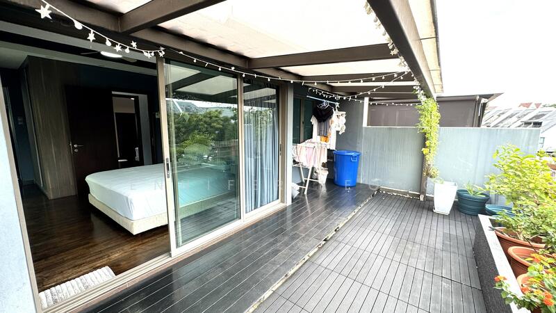 CHEAP 2.5 Sty Corner Terrace Lorong Chuan / Serangoon Gardens Corner Terrace For Sale at S$ 3,880,000 | PropertyGuru Singapore - Balcony