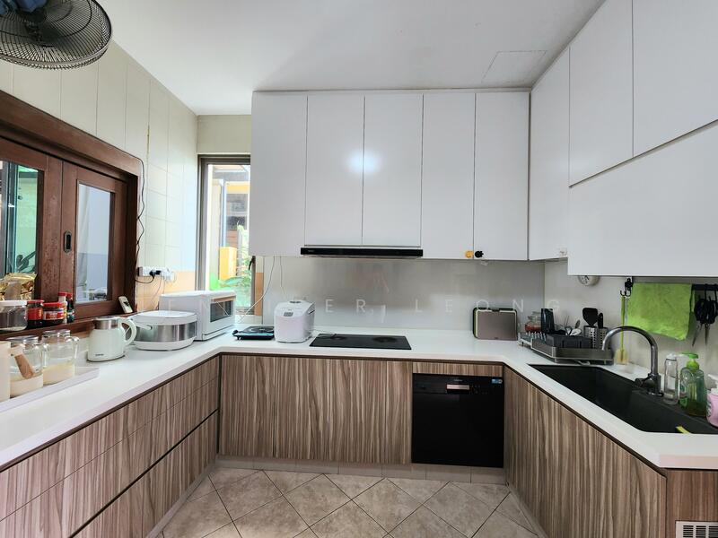 CHEAP 2.5 Sty Corner Terrace Lorong Chuan / Serangoon Gardens Corner Terrace For Sale at S$ 3,880,000 | PropertyGuru Singapore - Kitchen