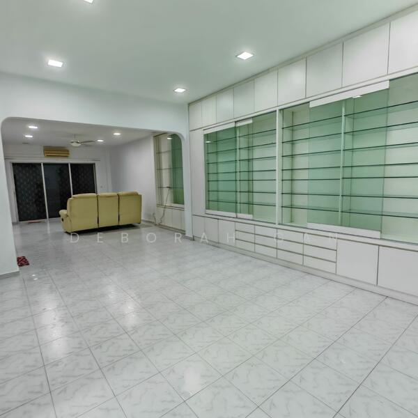 Serangoon Gardens, LichField Road, 4 Bedrooms, 1,600 sqft, Terraced House For Rent, by Deborah Gan, 500017482 - Living Room - PropertyGuru.com.sg