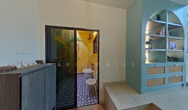 Two balconies living level