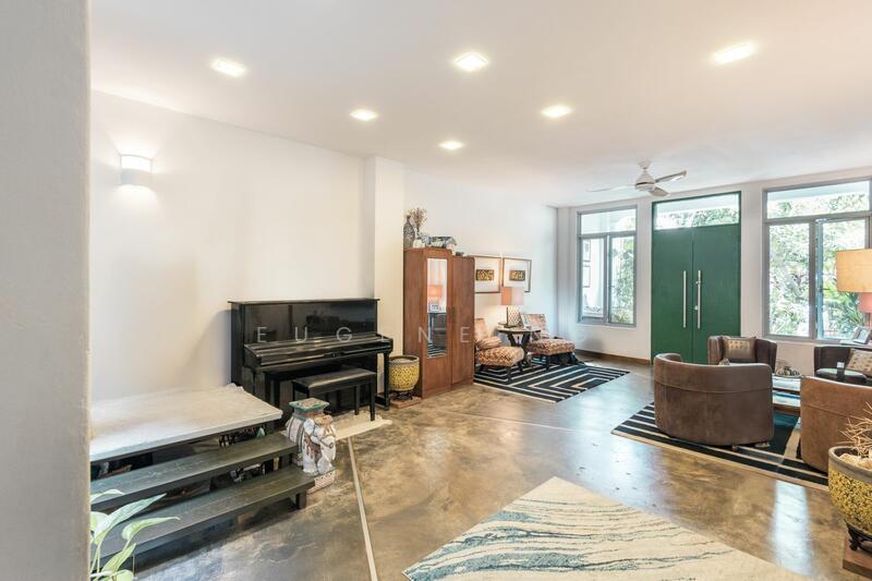 D15 freehold inter terrace for sale! Spacious!, , 4 Bedrooms, 3,500 sqft, Terraced House For Sale, by Eugene Ng, 500017928 - Living Room - PropertyGuru.com.sg