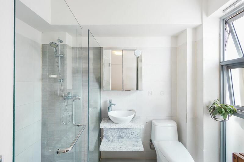 D15 freehold inter terrace for sale! Spacious!, , 4 Bedrooms, 3,500 sqft, Terraced House For Sale, by Eugene Ng, 500017928 - Bathroom - PropertyGuru.com.sg